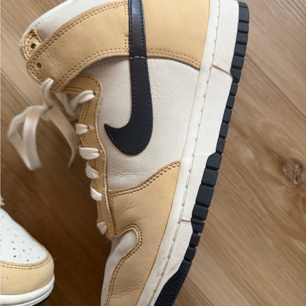Nike women’s high top dunks, size 8. Pale yellow and navy. EUC - Picture 3 of 12